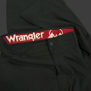 EUC - Wrangler DriFit 7 Pocket Hiking Pants
